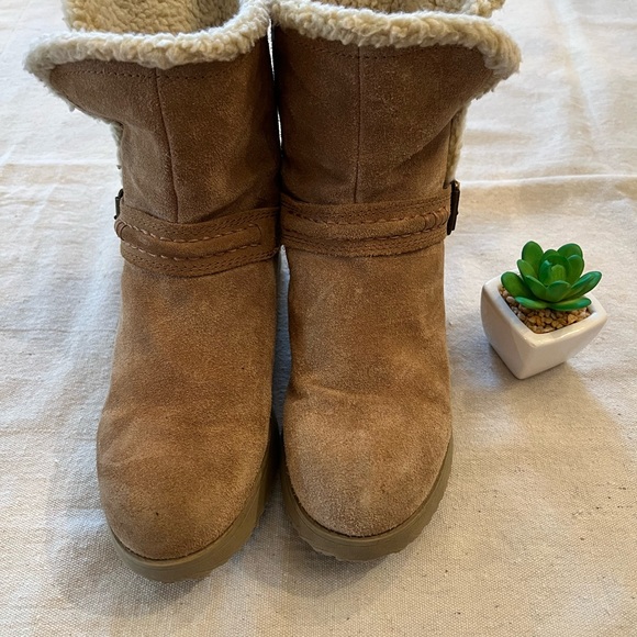 Women’s Size 8 Fur Lined Platform Boot - Picture 2 of 9